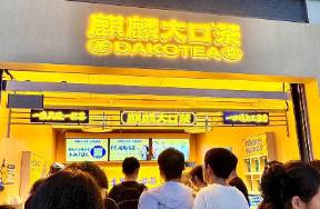 靠1款单品，1人打理，他们成为了排队王