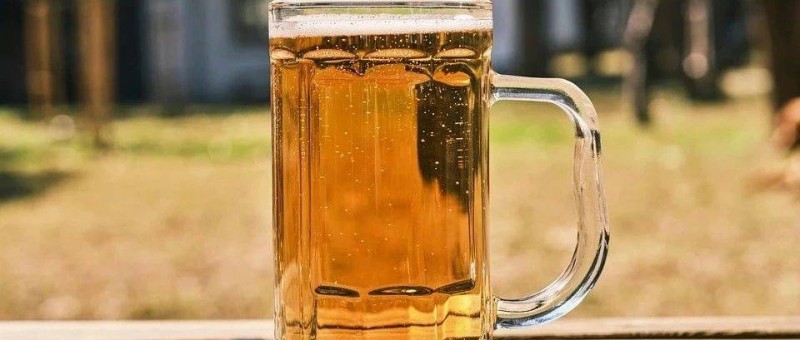 业绩下滑、遭生产商起诉，重庆啤酒高端化之路品牌在打架？